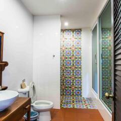 Отель Feung Nakorn Balcony Rooms and Cafe ванная