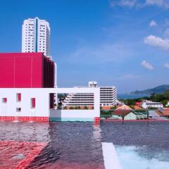 Sleep With Me Hotel design hotel @ patong бассейн фото 3