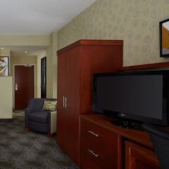 Отель Courtyard by Marriott Montreal Airport Канада, Монреаль - отзывы, цены и фото номеров - забронировать отель Courtyard by Marriott Montreal Airport онлайн удобства в номере фото 2