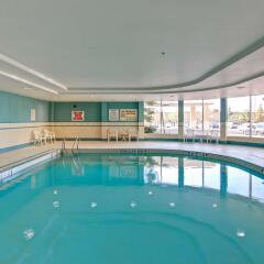 Отель Hampton Inn by Hilton Toronto Airport Corporate Centre Канада, Торонто - отзывы, цены и фото номеров - забронировать отель Hampton Inn by Hilton Toronto Airport Corporate Centre онлайн бассейн