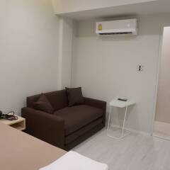 Апартаменты Good Start Apartment Бангкок сейф в номере