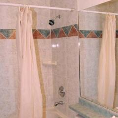 Отель Robsonstrasse Hotel & Suites Канада, Ванкувер - отзывы, цены и фото номеров - забронировать отель Robsonstrasse Hotel & Suites онлайн ванная