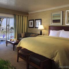 West Beach Inn, a Coast Hotel комната для гостей фото 3