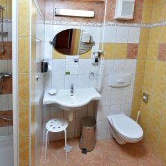 Hotel Břízky Яблонец-над-Нисой ванная