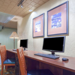 Отель Howard Johnson Hotel by Wyndham Vancouver Downtown Канада, Ванкувер - отзывы, цены и фото номеров - забронировать отель Howard Johnson Hotel by Wyndham Vancouver Downtown онлайн интерьер отеля фото 2