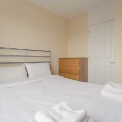 Отель 4 Bedroom Apartment in Battersea Великобритания, Лондон - отзывы, цены и фото номеров - забронировать отель 4 Bedroom Apartment in Battersea онлайн комната для гостей фото 5