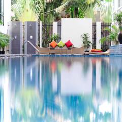 Mida Hotel Ngamwongwan бассейн