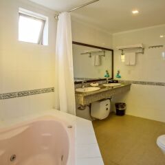 Отель Agribank Hoi An Beach Resort ванная
