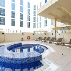 Отель Premier Inn Doha Education City бассейн фото 3