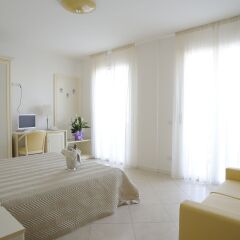 Отель Residence Suite Smeraldo Италия, Риччоне - отзывы, цены и фото номеров - забронировать отель Residence Suite Smeraldo онлайн комната для гостей