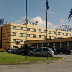 Отель Novotel Porto Gaia Вила-Нова-ди-Гая парковка