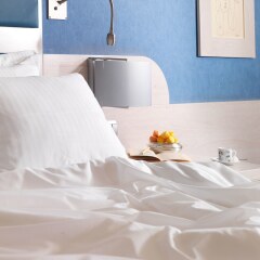 Отель Holiday Inn Athens Attica Av. Airport West в номере