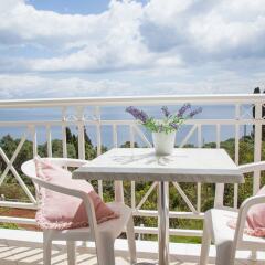 Апартаменты Brentanos Apartments ~ A ~ View of Paradise балкон