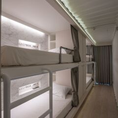 Отель Sleepbox Sukhumvit 22 Бангкок фото 2