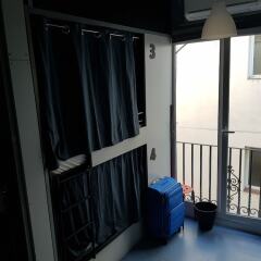 Open Hostel Madrid балкон