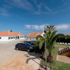 Отель Golden Heritage Ericeira Villas Португалия, Мафра - отзывы, цены и фото номеров - забронировать отель Golden Heritage Ericeira Villas онлайн парковка