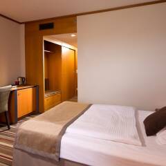 Leonardo Hotel Weimar сейф в номере
