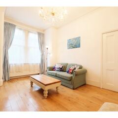 Отель Lovely 1BR Edwardian House For 4 in North London комната для гостей фото 4