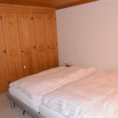 Отель Hahnenkamm - Three Bedroom Швейцария, Шёнрид - отзывы, цены и фото номеров - забронировать отель Hahnenkamm - Three Bedroom онлайн комната для гостей фото 3