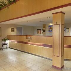 Отель Quality Suites Quebec City Канада, Квебек - отзывы, цены и фото номеров - забронировать отель Quality Suites Quebec City онлайн интерьер отеля фото 2