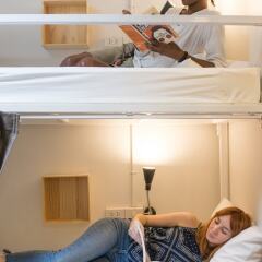 Liveitup Chitlom Hostel Бангкок в номере