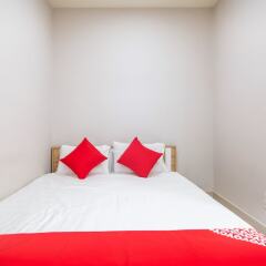 Апартаменты OYO 103 Airport Family Apartment сейф в номере