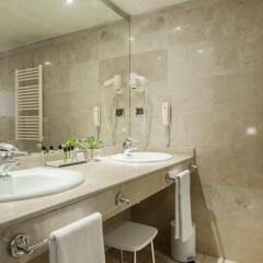 Отель Aparthotel Mariano Cubi Barcelona Испания, Барселона - 4 отзыва об отеле, цены и фото номеров - забронировать отель Aparthotel Mariano Cubi Barcelona онлайн ванная фото 2