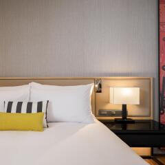 Отель Travelodge Sukhumvit 11 комната для гостей фото 7