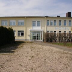 Hotel am Flugplatz Magdeburg парковка фото 2