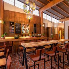 Отель Naina Resort & Spa гостиничный бар