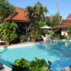 Отель White House Beach Resort бассейн