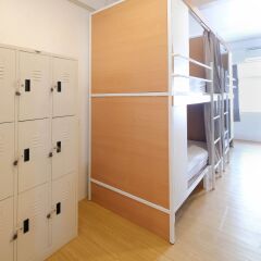 Simple to Sleep Hostel Бангкок сейф в номере