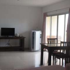 Отель Sophon.19 Apartment (Baan Klang Noen) Таиланд, Паттайя - отзывы, цены и фото номеров - забронировать отель Sophon.19 Apartment (Baan Klang Noen) онлайн удобства в номере фото 2