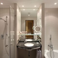 Отель Swissôtel Berlin Германия, Берлин - 2 отзыва об отеле, цены и фото номеров - забронировать отель Swissôtel Berlin онлайн ванная