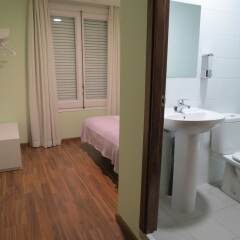Отель Hostal Petit Príncep Барселона ванная