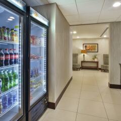 Отель Holiday Inn Express & Suites Geneva Finger Lakes развлечения