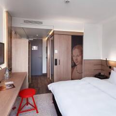 Отель Sorat Hotel Saxx Nürnberg Германия, Нюрнберг - отзывы, цены и фото номеров - забронировать отель Sorat Hotel Saxx Nürnberg онлайн комната для гостей фото 3
