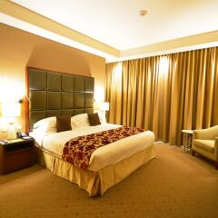 Отель Al Ghurair Rayhaan by Rotana Люкс с различными типами кроватей фото 2