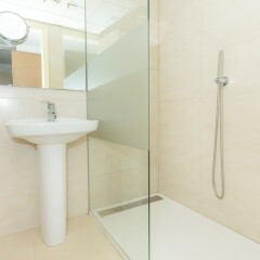 Отель Aparthotel Flora Испания, Полленса - 1 отзыв об отеле, цены и фото номеров - забронировать отель Aparthotel Flora онлайн ванная фото 2