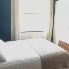 Апартаменты 1 Bedroom Apartment in Arsenal комната для гостей