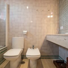 Отель Oboe Sevilla Santa Cruz I Apartments Испания, Севилья - отзывы, цены и фото номеров - забронировать отель Oboe Sevilla Santa Cruz I Apartments онлайн ванная фото 2