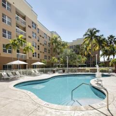 Отель Courtyard by Marriott Aventura Mall бассейн фото 2