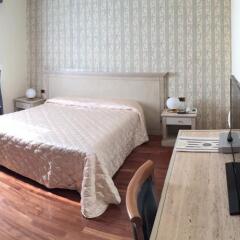 Hotel Villa Medici Рокка-Сан-Джованни сейф в номере