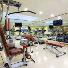 Отель Novotel Dubai Deira City Centre фитнесс-зал фото 3