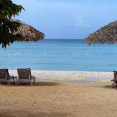 Отель Beachcomber Club Resort пляж фото 2