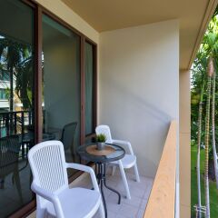 Отель Baan Sansuk Beachfront Condominium Таиланд, Хуахин - отзывы, цены и фото номеров - забронировать отель Baan Sansuk Beachfront Condominium онлайн балкон