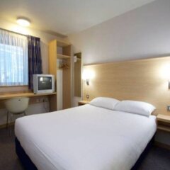Отель Travelodge Glasgow Airport Пейсли