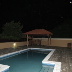 Отель Kingston Paradise Place Rooms бассейн