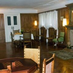 Отель Roses Village Bed And Breakfast интерьер отеля