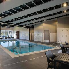 Отель TownePlace Suites by Marriott Saskatoon бассейн